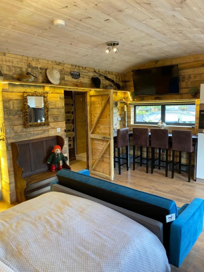 Willow Court Farm Studio East & Petting Farm, 8 Mins To Legoland & Windsor, 15 Mins To Lapland Uk エクステリア 写真
